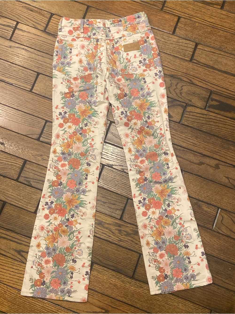 Wrangler Floral Print Westward High Rise Boot size 26/32 Western Feminine Jeans - Picture 4 of 9